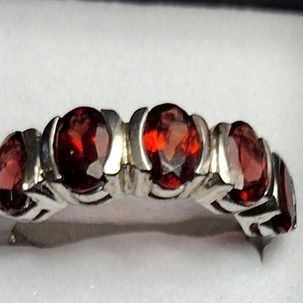 Sterling Silver Ring with 5 Red Gemstones Sz 6.5 Like New